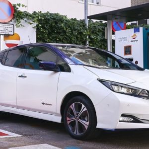 Nissan y Repsol firman un acuerdo de colaboración para promover la movilidad eléctrica