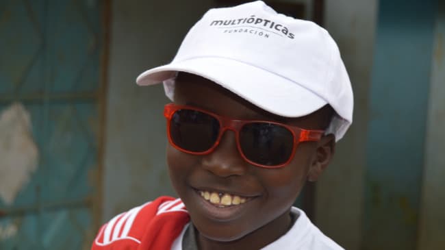 Fundación Multiópticas dona más de 2.000 gafas y estuches en Tanzania y Senegal