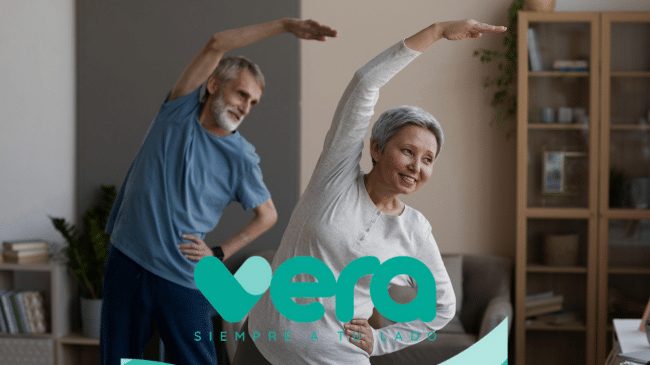 Personas mayores haciendo ejercicio y el logo de vera, el centro virtual social creado para mayores