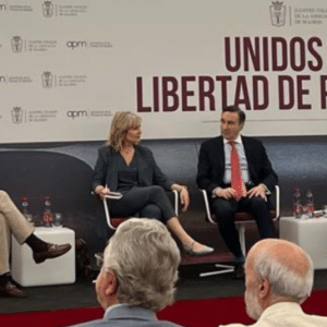 De izda. a dcha.: Juan Luis Cebrián, María Rey, Pedro J. Ramírez y Nativel Preciado.