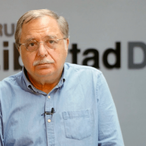 Luis Herrero y fondo de Libertad Digital