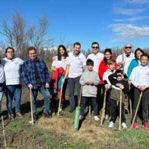 Voluntarios de la Fundación Aon plantan un Bosque en una zona en riesgo de desertificación
