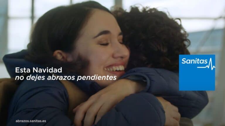 “No dejes abrazos pendientes”, la nueva campaña de Navidad de Sanitas que reivindica el contacto físico con nuestros seres queridos, como forma de cuidar y de cuidarnos