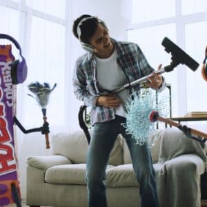 HUESITOS presenta su campaña más divertida con el lanzamiento de COMBIX