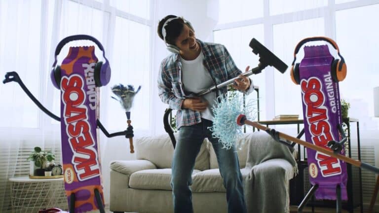 HUESITOS presenta su campaña más divertida con el lanzamiento de COMBIX