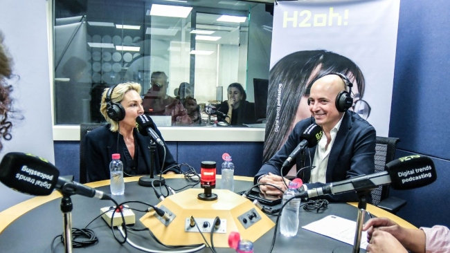 Arantxa Sasiambarrena (Noaway) y Francisco Ramírez (LG).