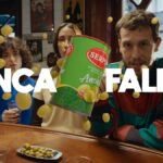 Serpis lanza una campaña fresca y auténtica con humor cotidiano para un aperitivo que nunca falla