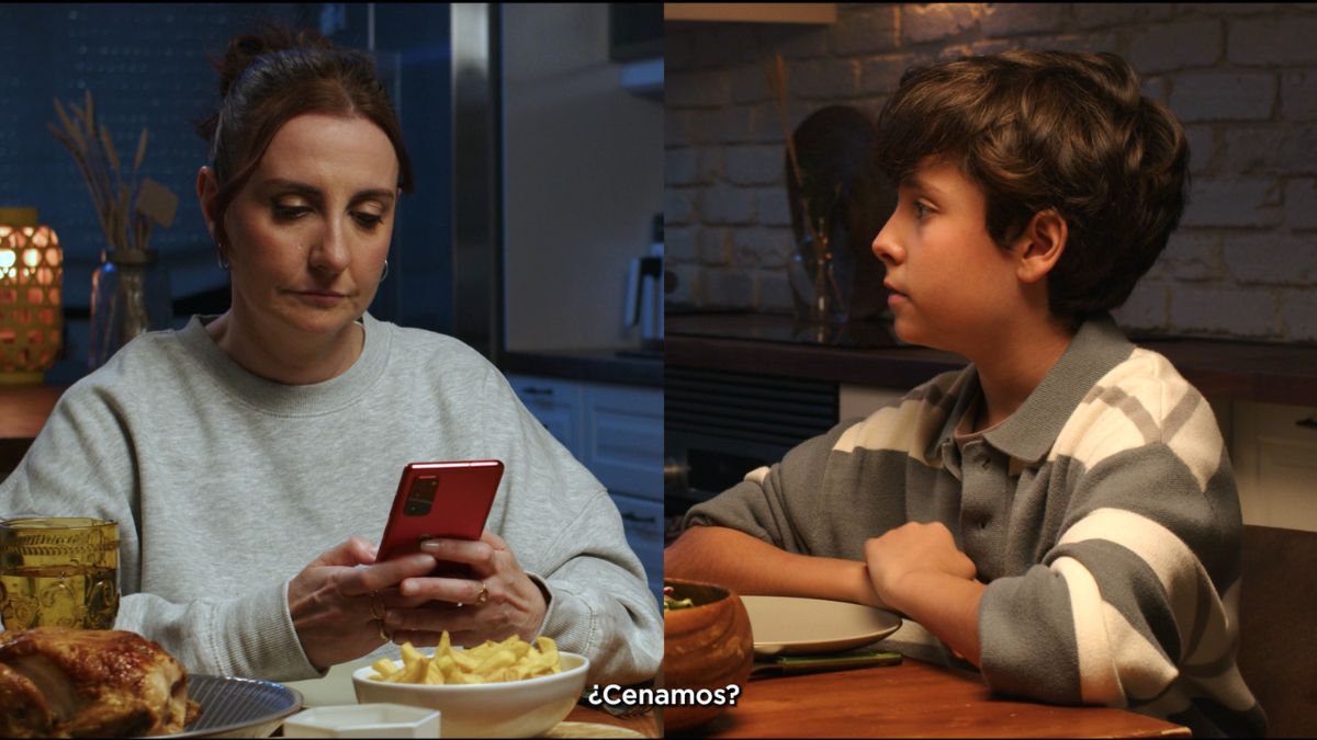 La Fundación Atresmedia y UNICEF España lanzan 'Saca el móvil de la cena'