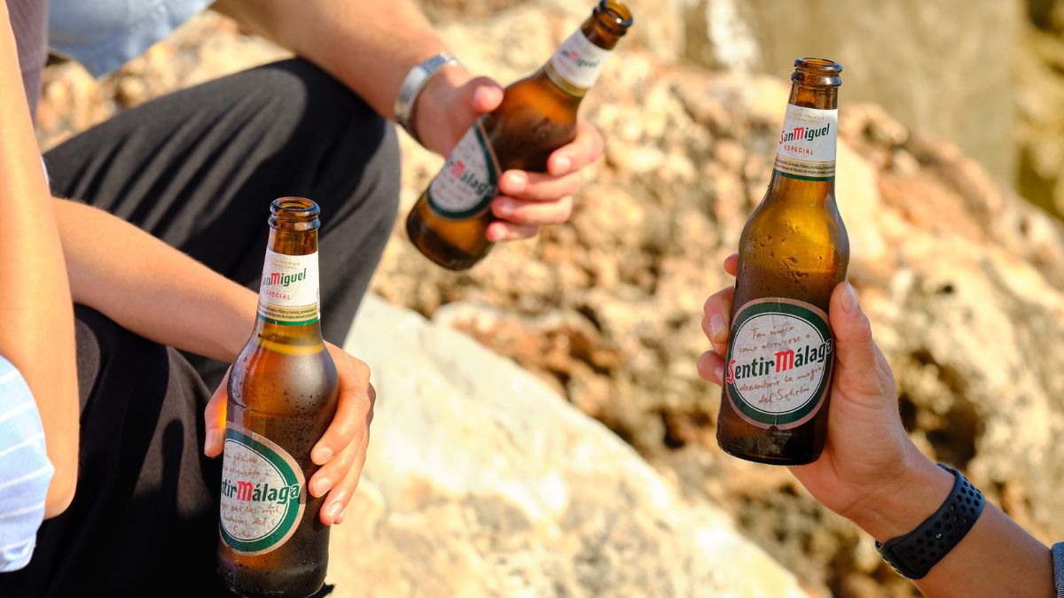 San Miguel crea una campaña de homenaje a Málaga que incluye una edición especial