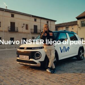 Hyundai, de la mano de Innocean, lanza un divertido vídeo protagonizado por Jesús Calleja, en el que un pueblo vive una “Insteria Colectiva”