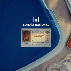 La nueva campaña de lotería de navidad nos cuenta que en verano hay cosas que no cambian, pero hay una que nos une a todos