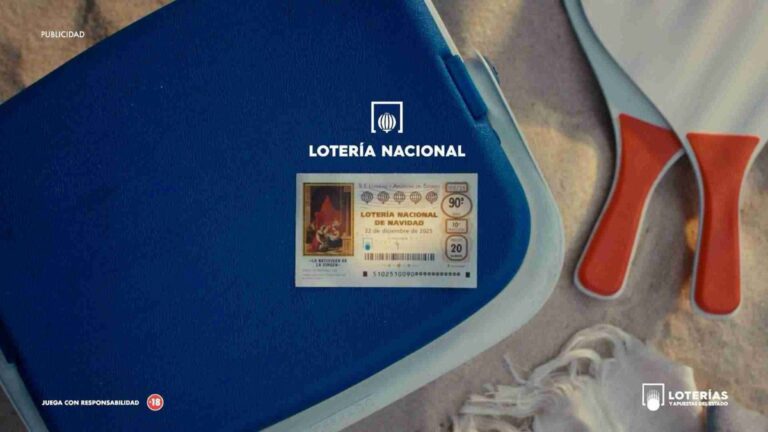 La nueva campaña de lotería de navidad nos cuenta que en verano hay cosas que no cambian, pero hay una que nos une a todos