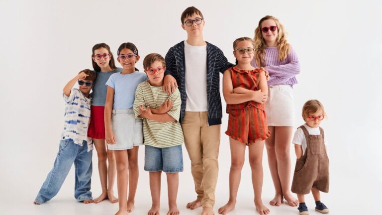 Multiópticas y Down España lanzan una colección de gafas infantiles inclusiva: pensada para todos, diseñada para cada uno