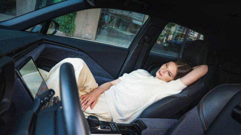 Lexus lanza "Life happens in my LBX” con una completa estrategia de comunicación de la mano de T&P