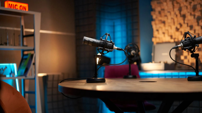 La mitad de los oyentes de podcasts admite sentirse incómodos al escuchar espacios generados con IA