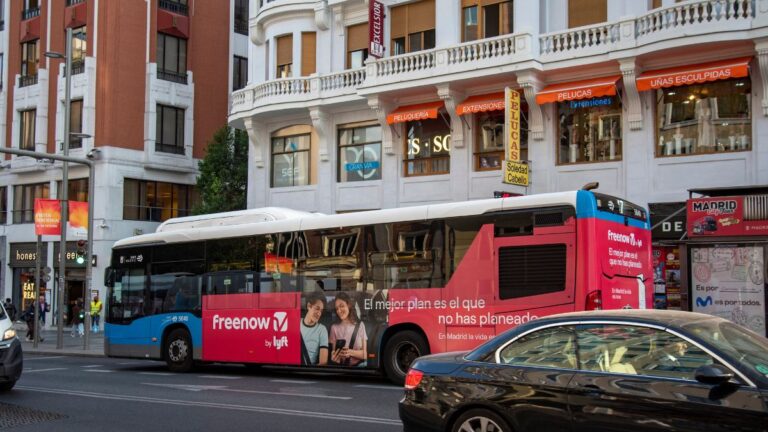 Freenow by Lyft presenta su nueva imagen de marca con una campaña cargada de referencias madrileñas