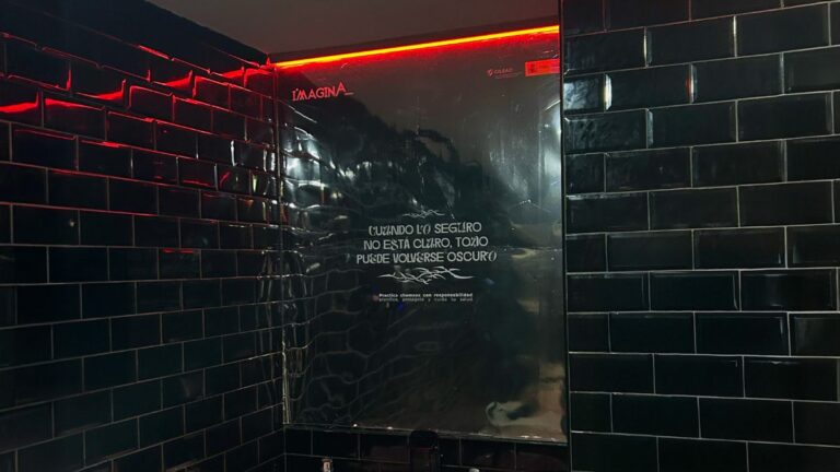 Mirror warnings: la primera campaña refleja las violencias ocultas en el chemsex