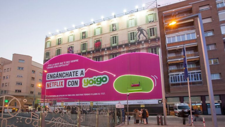 Yoigo, en colaboración con Netflix, reinventa la publicidad exterior con una espectacular acción urbana
