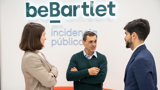 Carmen Irago, Alberto Jofre Bernardo y Gabriel San Miguel - beBartlet