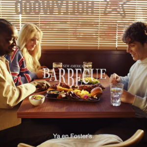 Menos scroll, más BBQ: la nueva campaña de Foster’s Hollywood apuesta por la conexión real