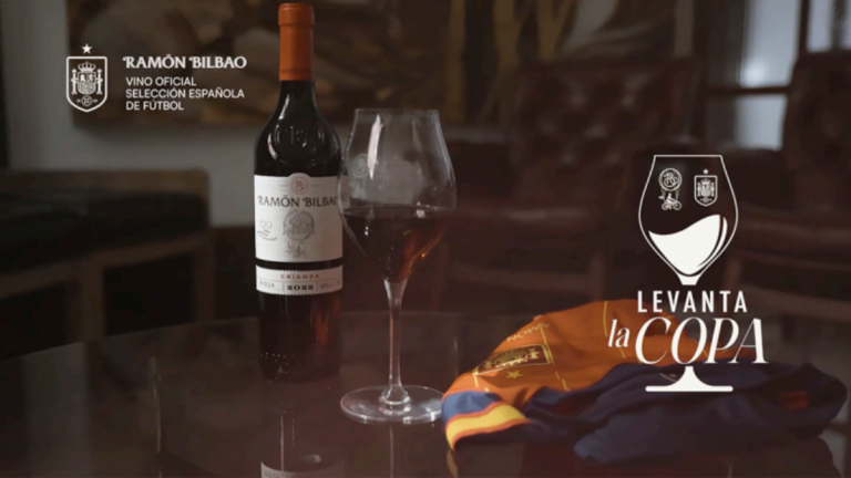 Ramón Bilbao lanza “Levanta la copa”, una campaña que convierte lo cotidiano en motivo de celebración