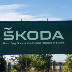 Škoda incorpora la «ñ» a su logotipo para celebrar su primer coche fabricado en España