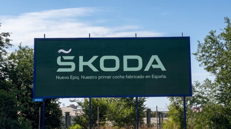 Škoda incorpora la «ñ» a su logotipo para celebrar su primer coche fabricado en España