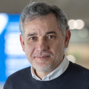 Ramón Salaverría - Universidad de Navarra