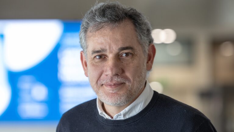 Ramón Salaverría - Universidad de Navarra
