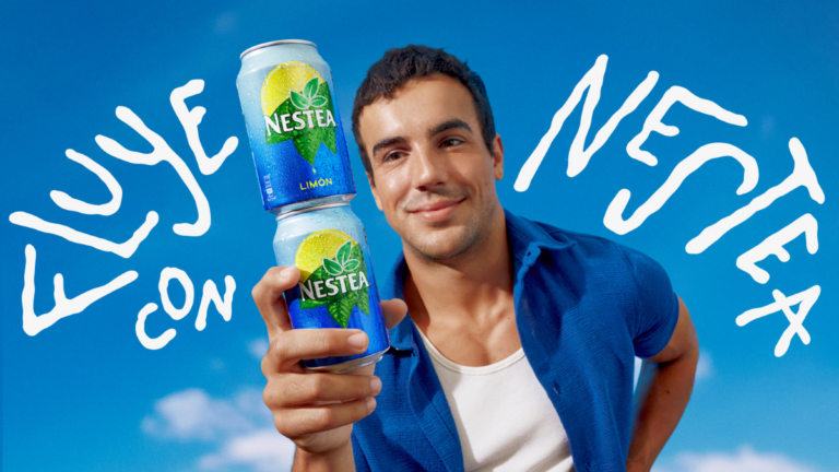 'Fluye con Nestea', la nueva campala de verano de Nestea con Oscar Casas y Clers