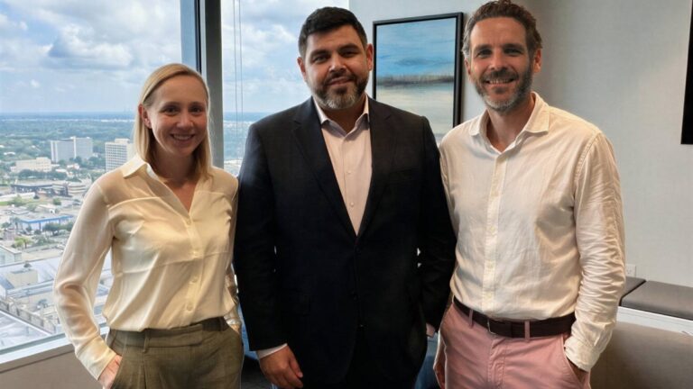 Catalina Parada, Carlos Trelles y Andrés Ortiz Moyano - AOM